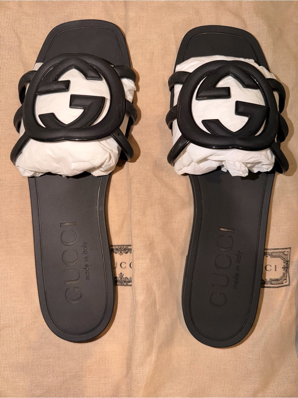 Gucci Women's Interlocking G slide sandal - Picture 3 of 12